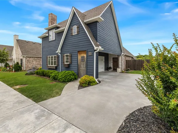 247 N Powderhorn Dr, Fayetteville, AR 72704