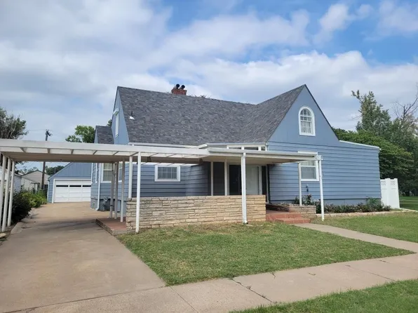 451 E 3rd St, Russell, KS 67665