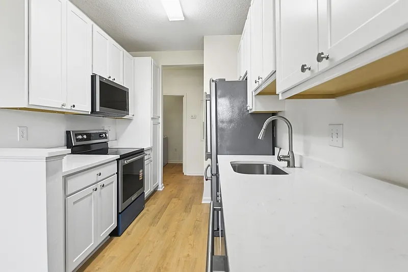 2 bed, 2.0 bath, 1106 sqft, $2,400 — Photo 4