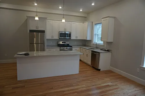 18 Murdock St Photo 1