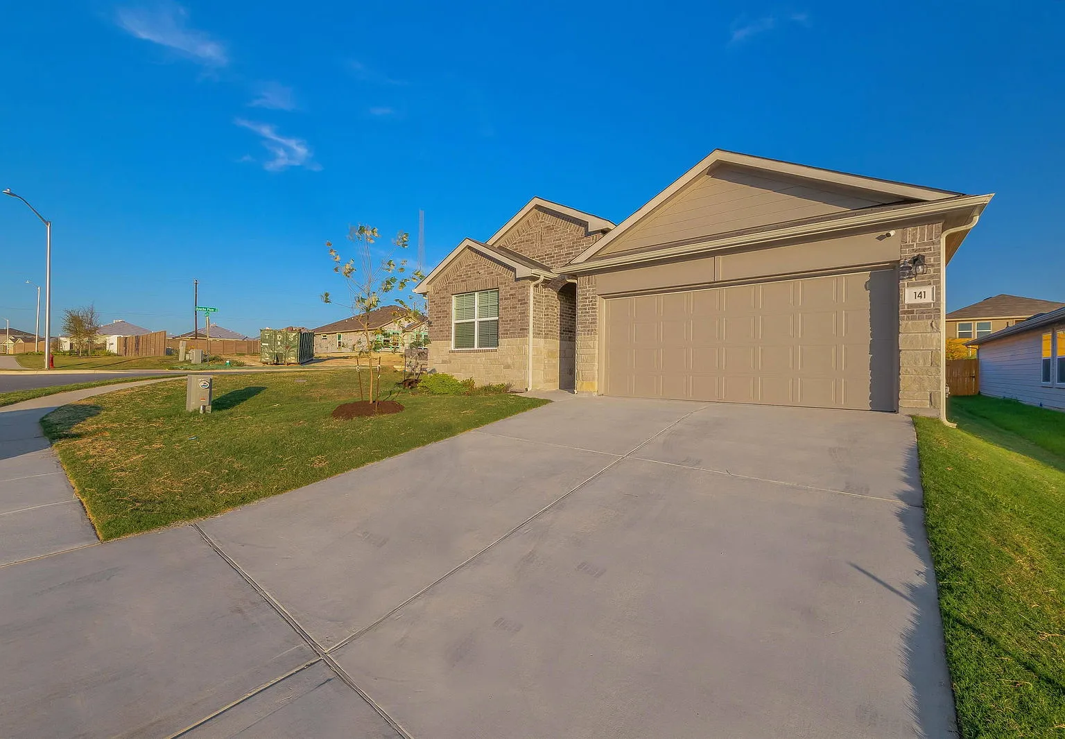 4 bed, 2.0 bath, 1891 sqft, $2,100 — Photo 3