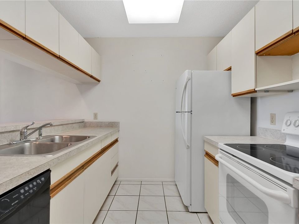 1st image of 7 Plantation Dr APT 205