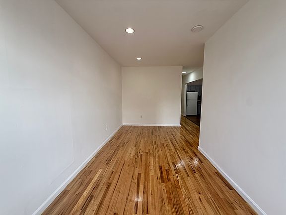 3rd image of 492 Kosciuszko St #1