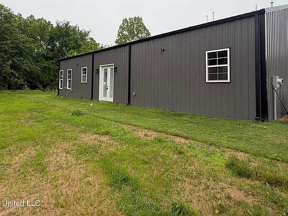 2nd image of 2405 Pleasant Hill Rd