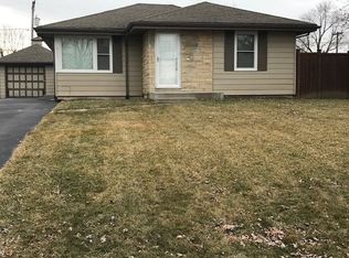 811 E 1st St, Lockport, IL 60441