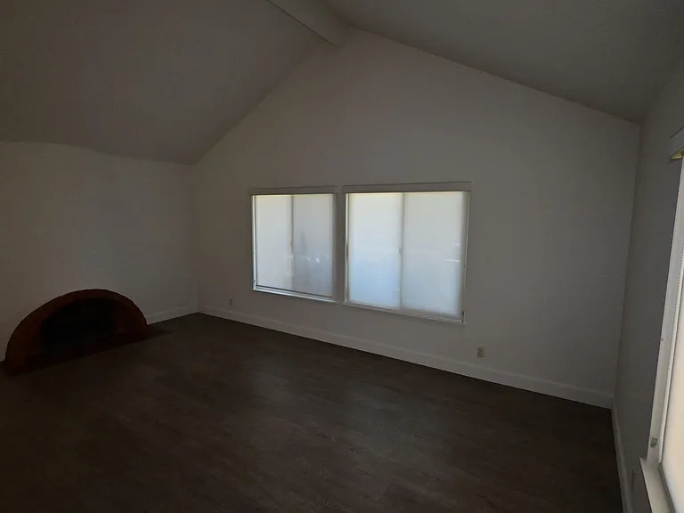 9550 Avenida Monterey — Photo 2