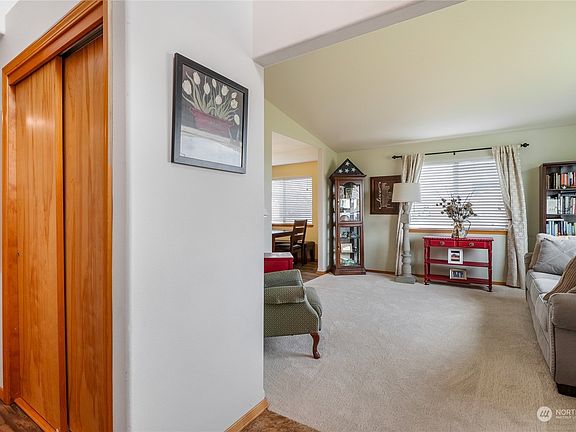 4th image of 342 E Belair Drive