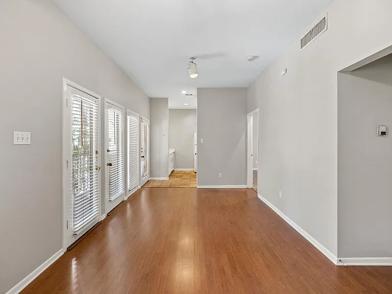 712 Graham Pl #203 — Photo 27
