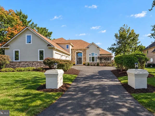 106 Inverness Dr, Blue Bell, PA 19422