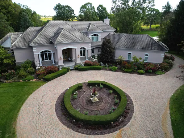1777 Encore Ln, Ann Arbor, MI 48103