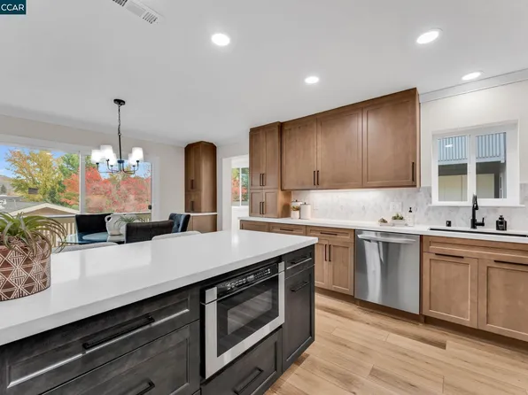 1216 Fairlawn Ct APT 8, Walnut Creek, CA 94595