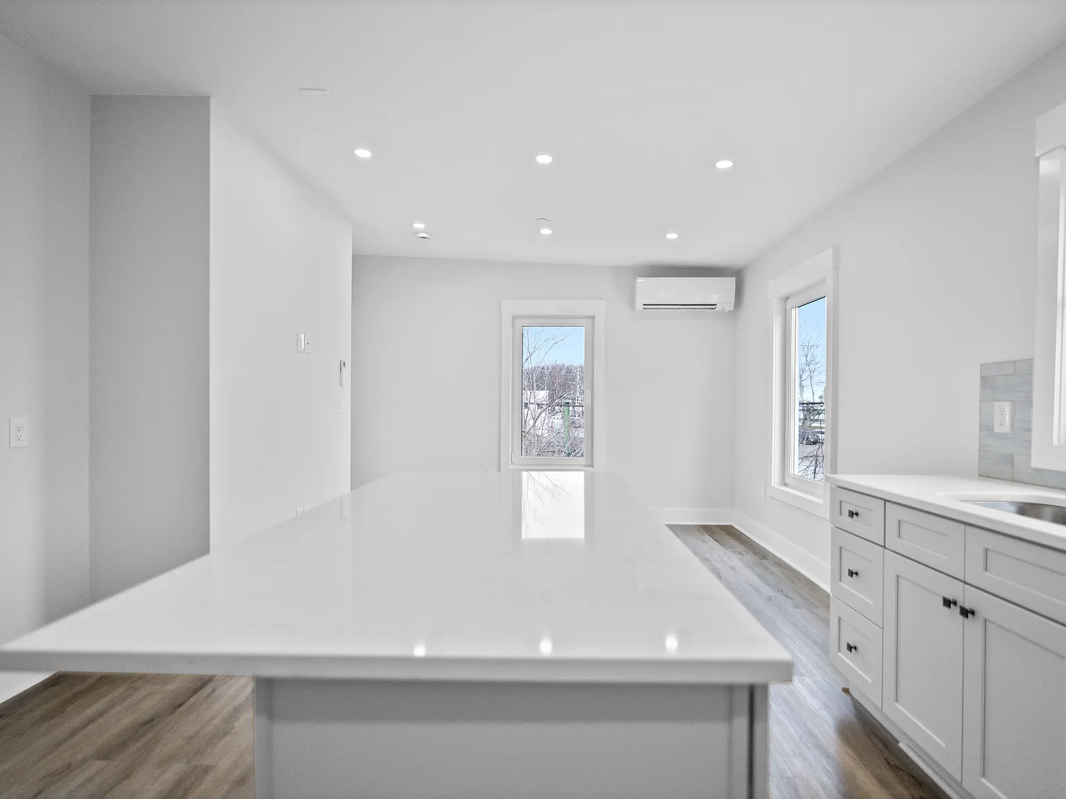 1 bed, 700 sqft, $2,500 — Photo 3