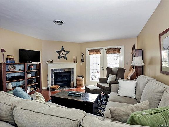 3rd image of 2211 High Bush Cir