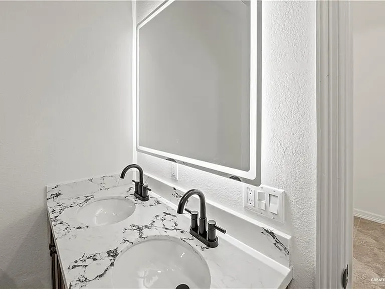 1412 E Karen St #A — Photo 8