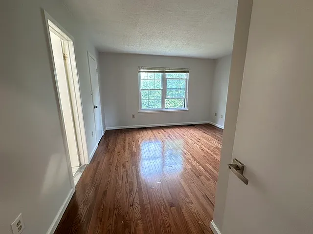 543 Manchester Ct — Photo 15