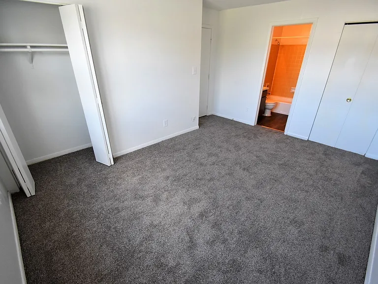 Golfview Apartments — Photo 6