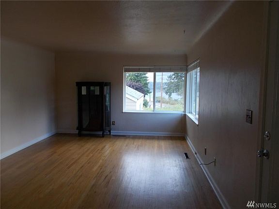 3rd image of 857 S Summit Ave