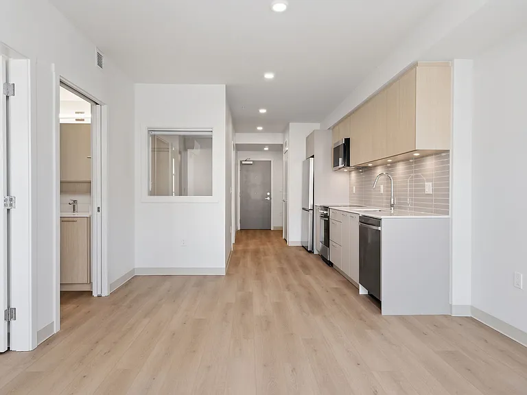 1529 Oxford St — Photo 48