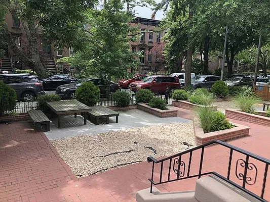 Rented by Charney Real Estate LLC | media 23