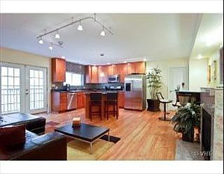 2nd image of 533 W Oakdale Ave