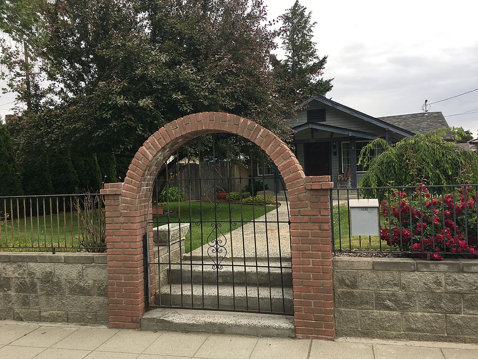 1st image of 905 Okanogan Ave