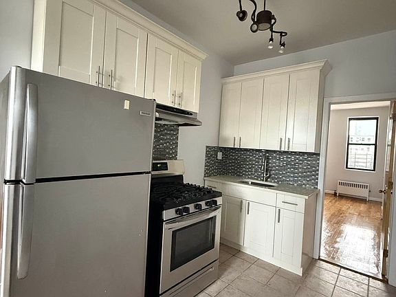 2nd image of 2716 Hoyt Ave S APT 2F