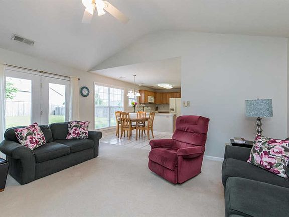 3rd image of 213 Thames Cir