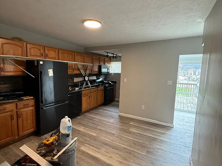 1393 Leishman Ave — Photo 2
