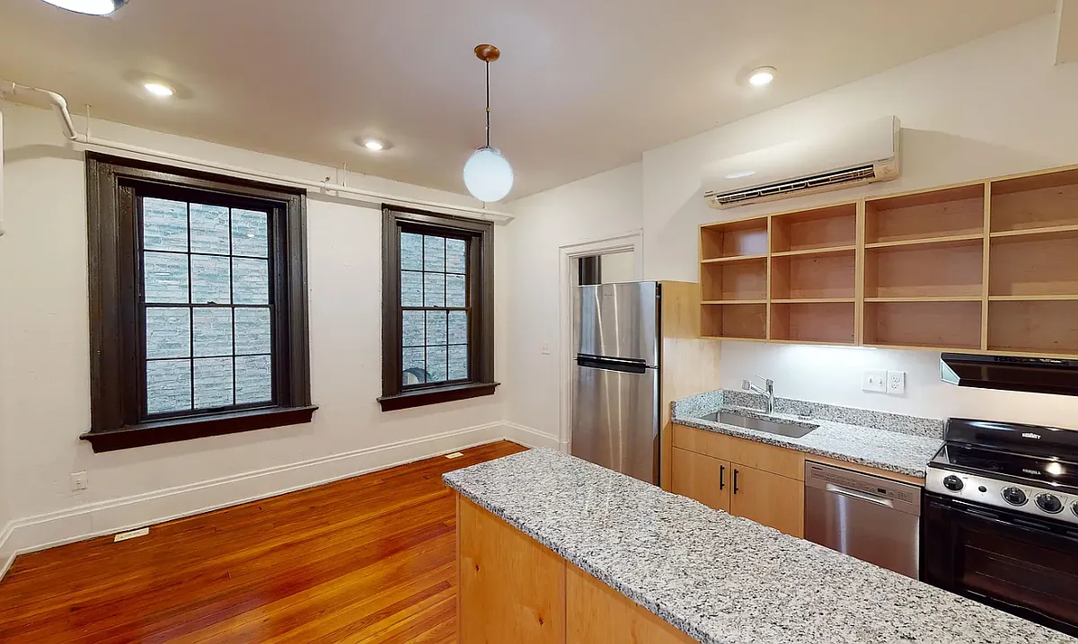 Building Photo - 1733 Elm St #3C