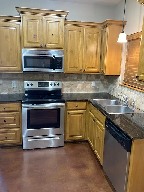 2 bed, 1100 sqft, $1,500 — Photo 3