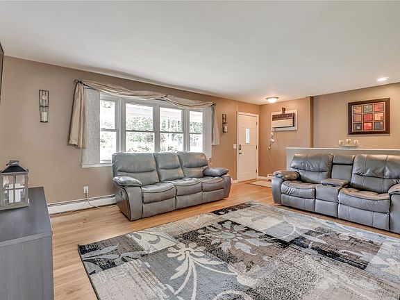 4th image of 768 Higbie Ln