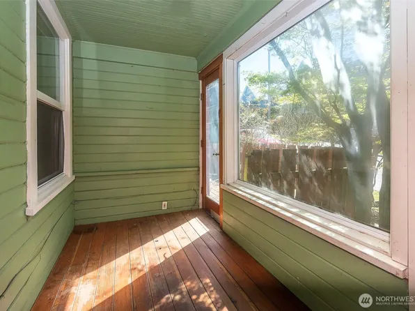 2214 N 60th Street, Seattle, WA 98103