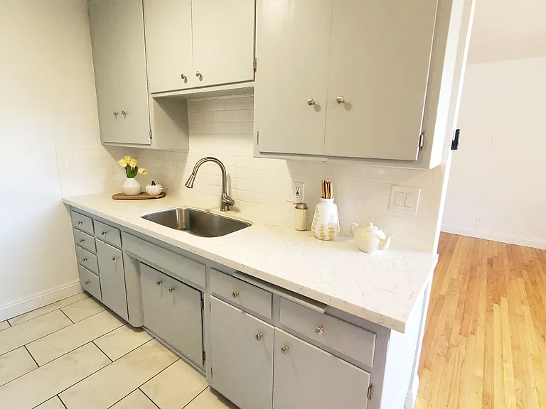 330 Orizaba Ave #4 — Photo 9