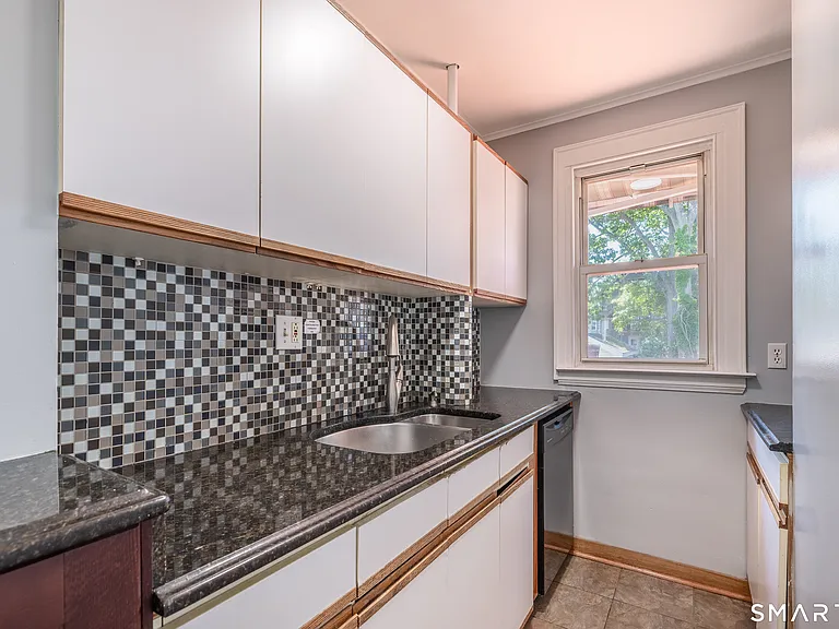 430 Blohm St — Photo 13