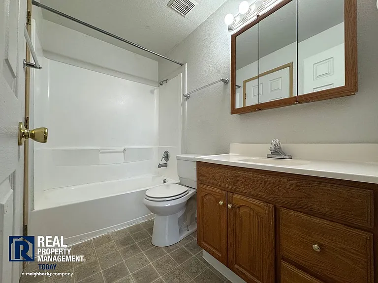 DB&D Realty LLC - 4016 — Photo 18