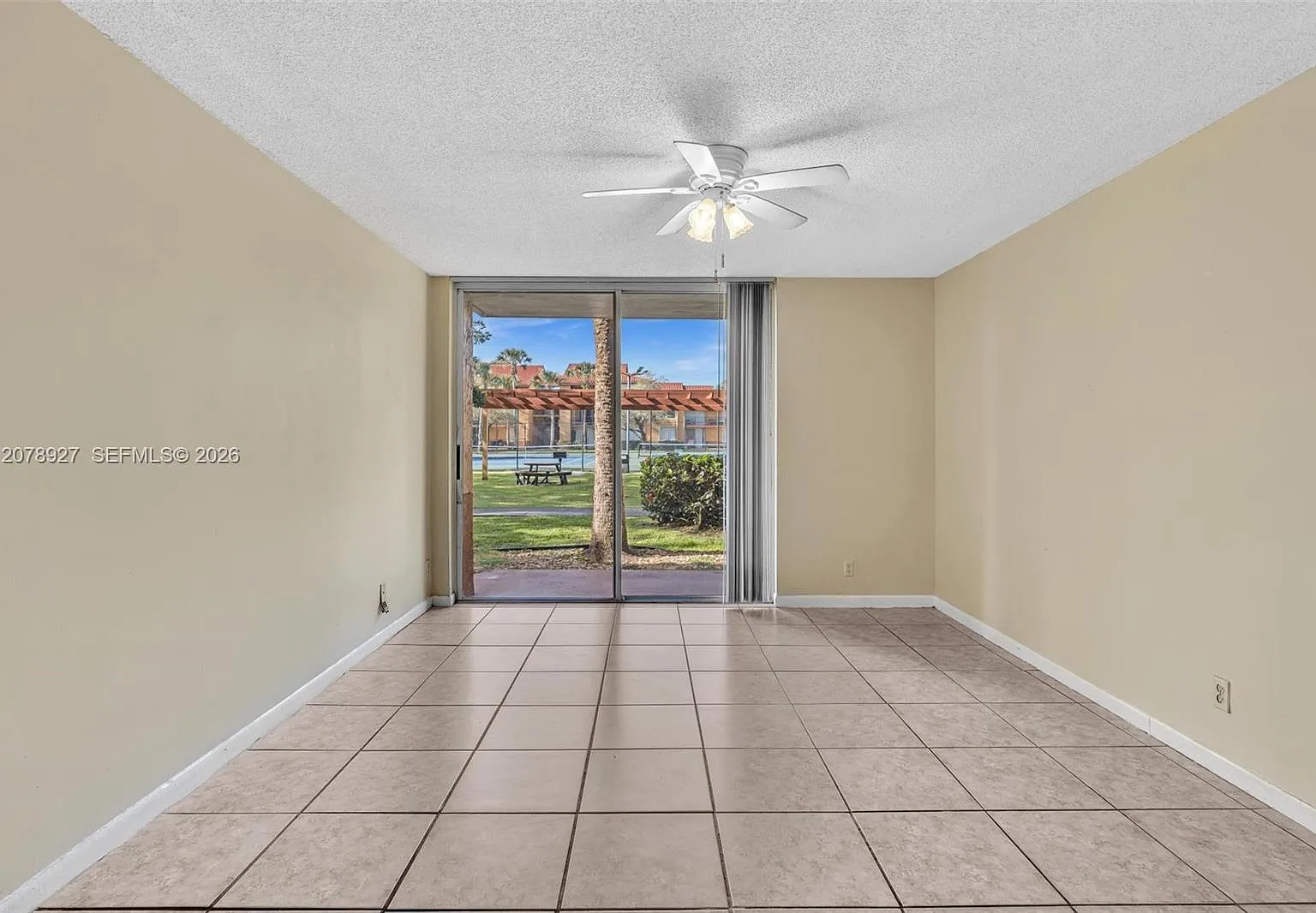 Lakes Of Jacaranda Condo — Photo 3