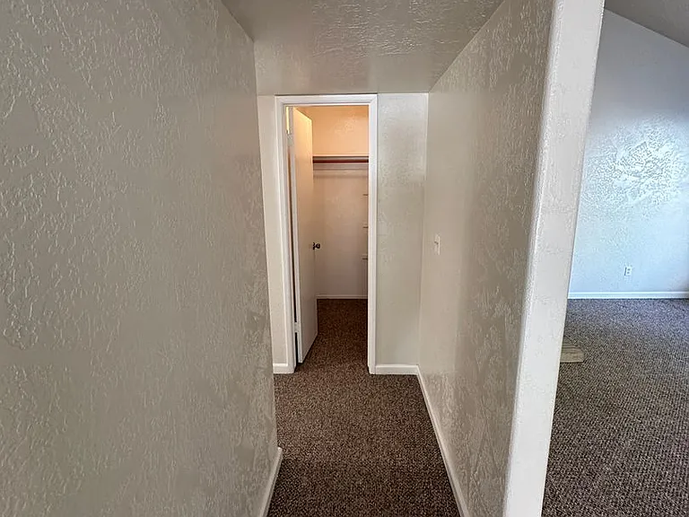 312 N Riverside Dr — Photo 10
