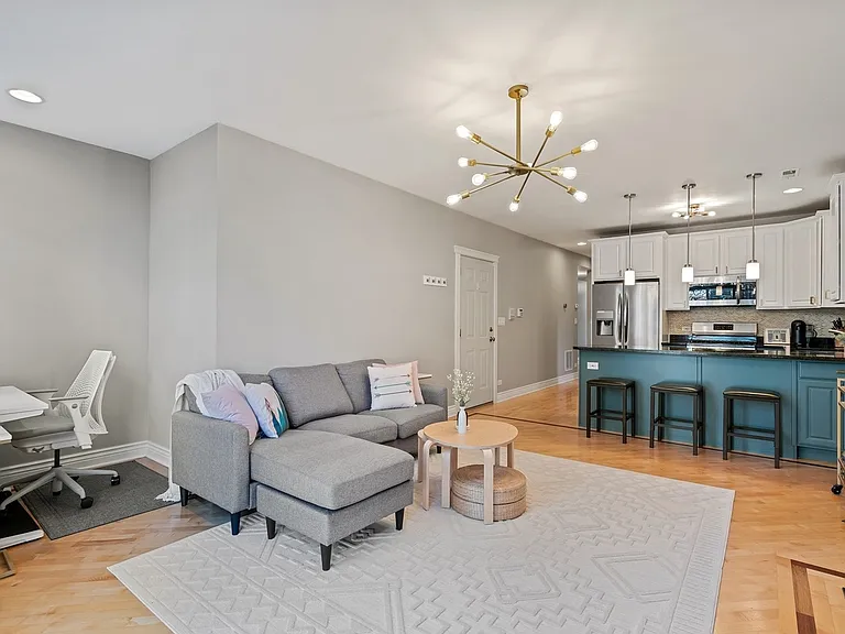 2713 W Augusta Blvd #2 — Photo 6