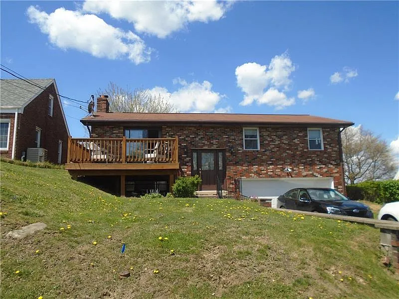 655 Ridge Rd photo 1