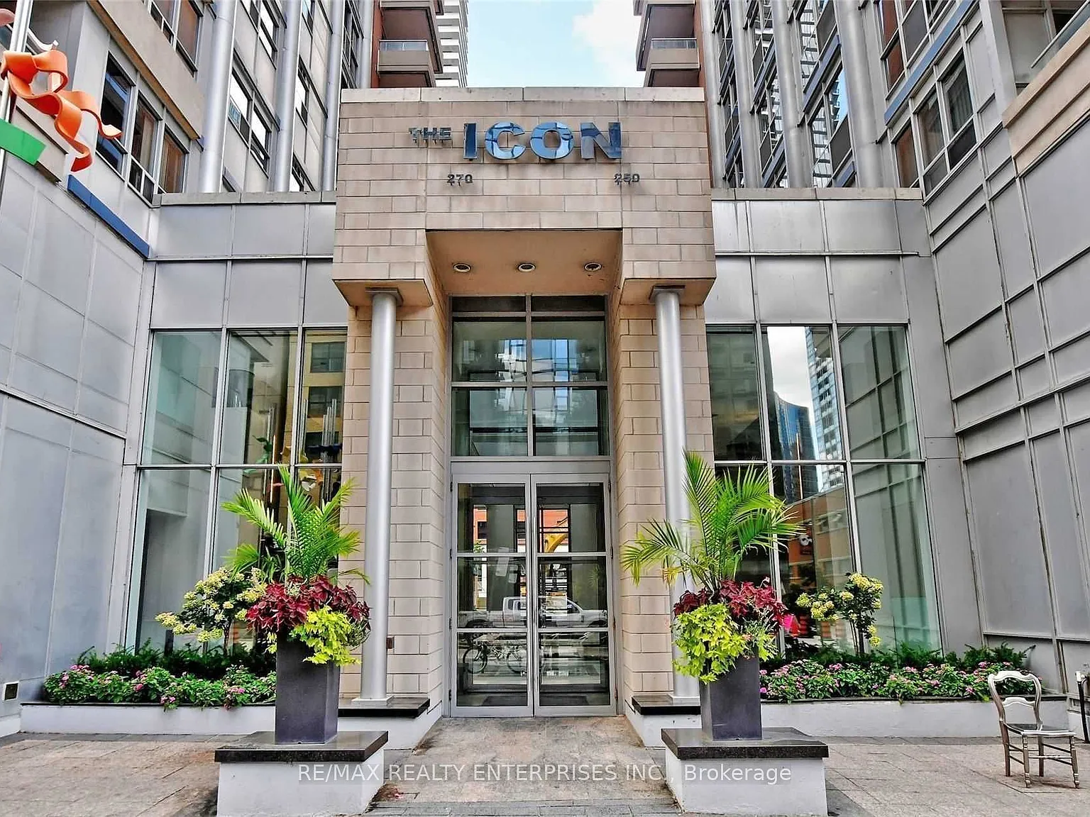 ICON 2 — Photo 1