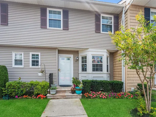 30 Woodlake Drive E #30, Woodbury, NY 11797