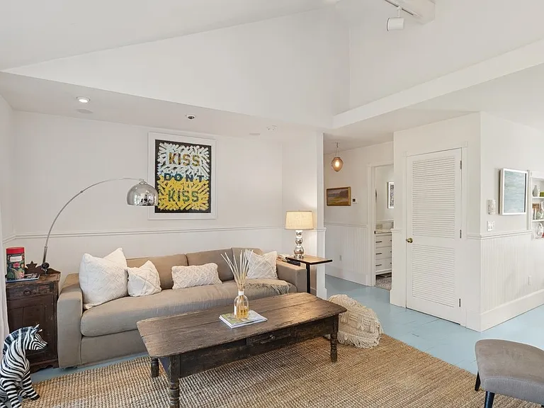 7 Squaw Rd — Photo 5