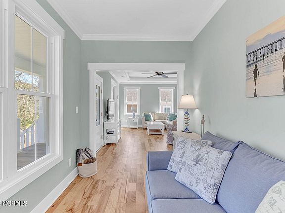 4th image of 219 Norton St