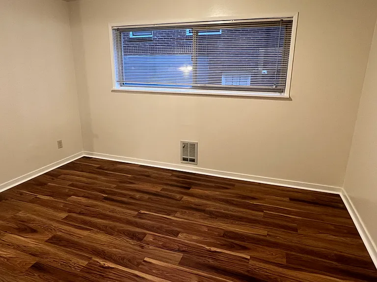 1201 NE 52nd St #4 — Photo 6