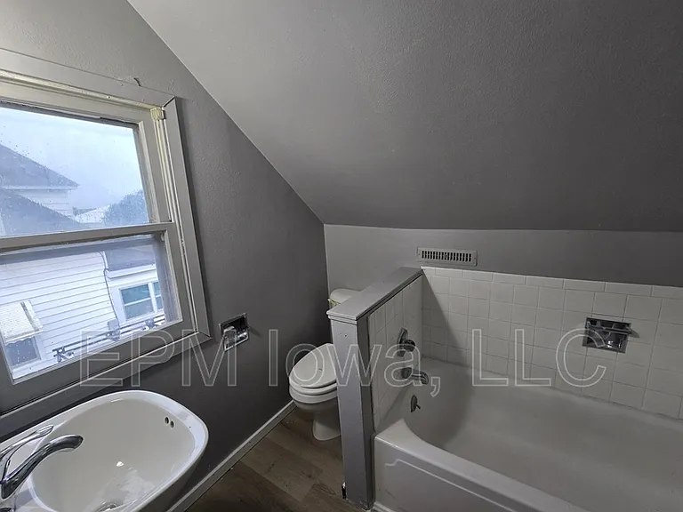301 Rath St — Photo 14