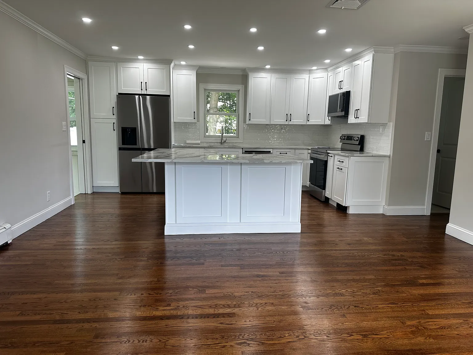 4 bed, 1800 sqft, $5,500 — Photo 2