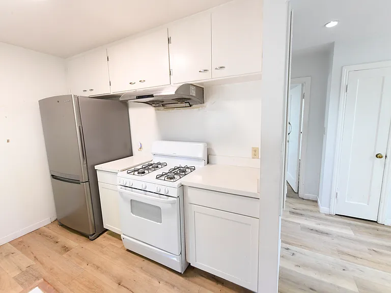 2501 Cedar St — Photo 3