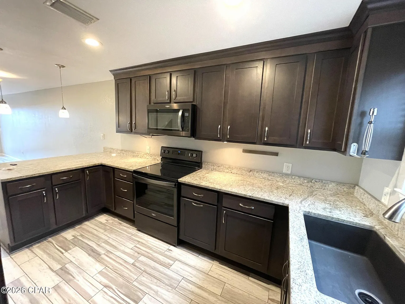 3 bed, 2.5 bath, 1572 sqft, $2,100 — Photo 2