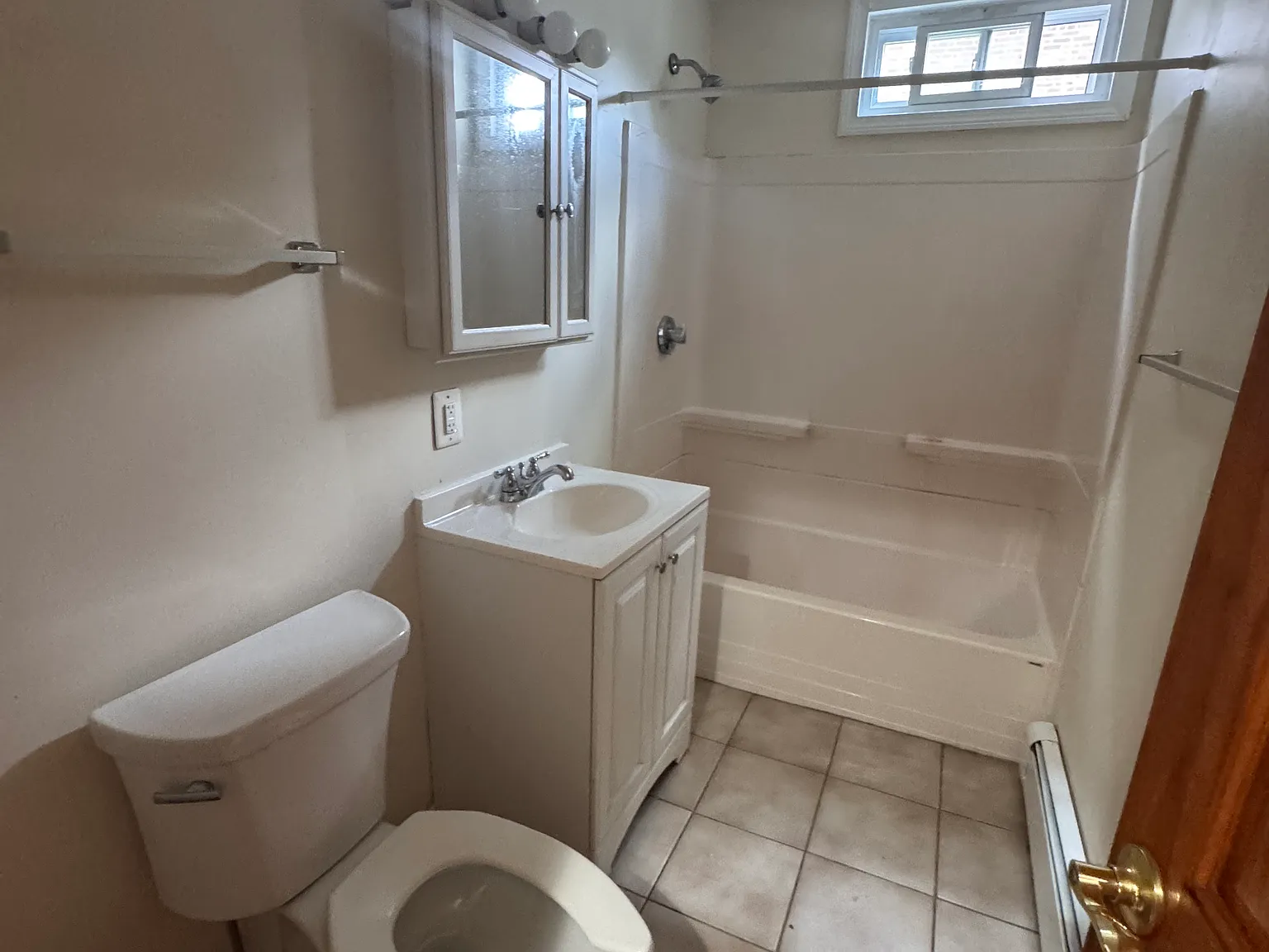 3 bed, 1000 sqft, $3,400 — Photo 4