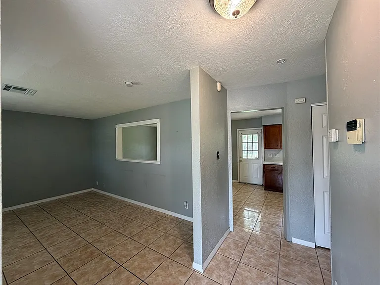 4406 Donegal Dr — Photo 3